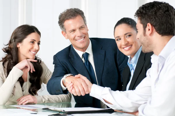 Business handshake to seal a deal — Stock Photo, Image