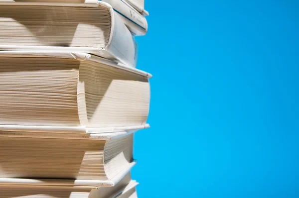 Pilha de livros em azul — Fotografia de Stock