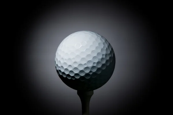 Golf ball on tee — Stock Photo, Image