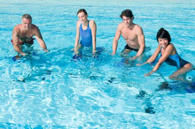 aqua su bisikleti ile mutlu egzersiz