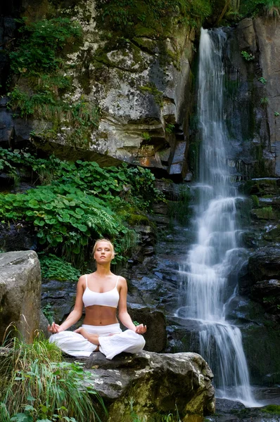 Yoga nella natura — Foto Stock