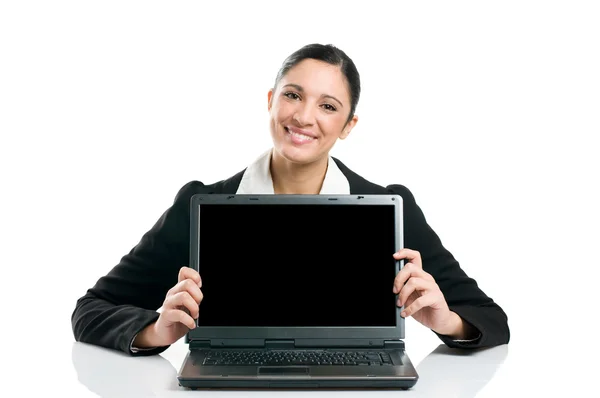 Business kvinna visar laptop skärm — Stockfoto