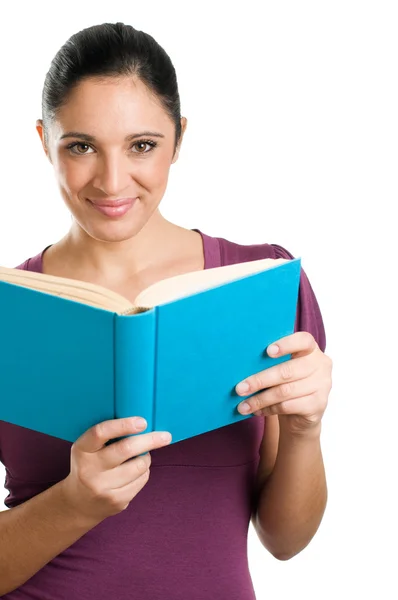 Mujer joven casual leyendo un libro — Foto de Stock