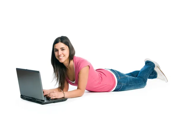 Mujer joven feliz en el ordenador portátil —  Fotos de Stock