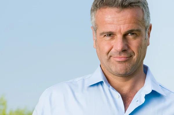 Sorrindo retrato de homem de negócios — Fotografia de Stock