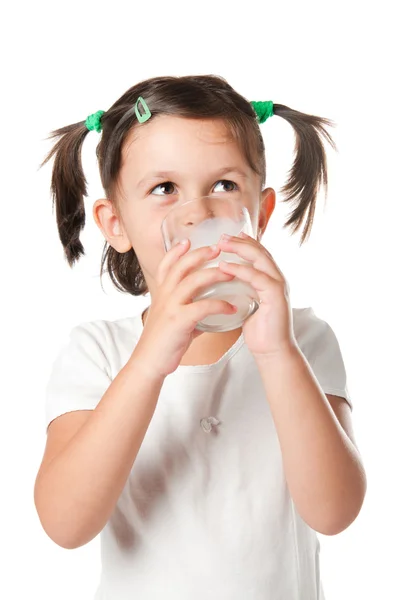 Dziewczynka picia mleka — Zdjęcie stockowe