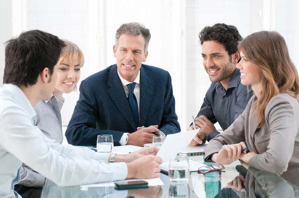 Diskussion und Zusammenarbeit — Stockfoto