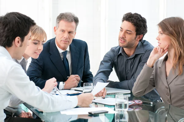 Trabajo en equipo y cooperación — Foto de Stock