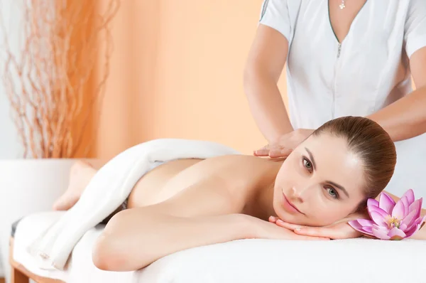 Massage in spa — Stockfoto