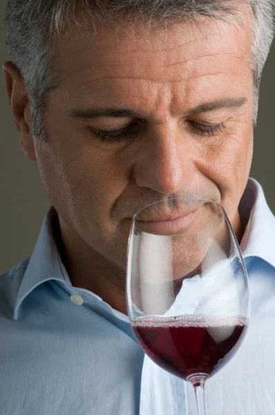 Wine tasting with passion — Stock Photo, Image