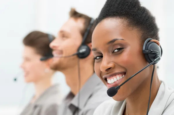 Glad call center operatör — Stockfoto