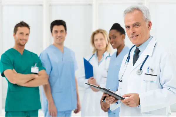 Equipe de médicos no hospital — Fotografia de Stock