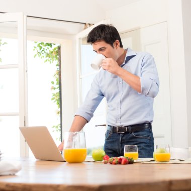 Kahvaltı ve çalışma