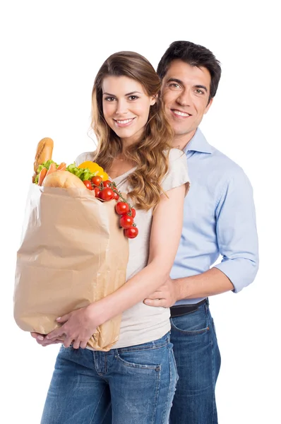 Jeune couple avec sac d'épicerie — Photo