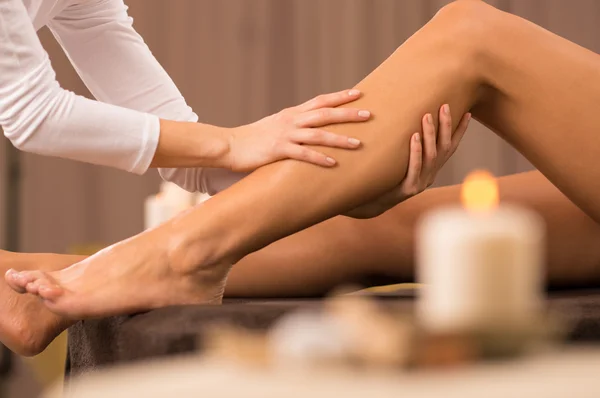 Leg Massage At Spa Salon — Stock Photo, Image