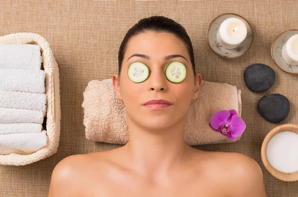 Facial Skin Care With Cucumber — Stock Photo, Image