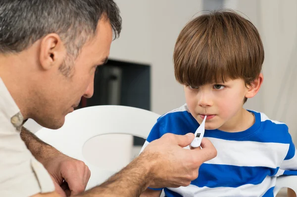 Father Measuring Temperature Of His Son — Stock Photo, Image