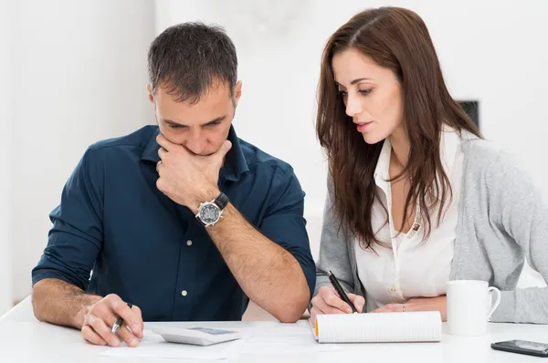 Par beräkning av budget — Stockfoto