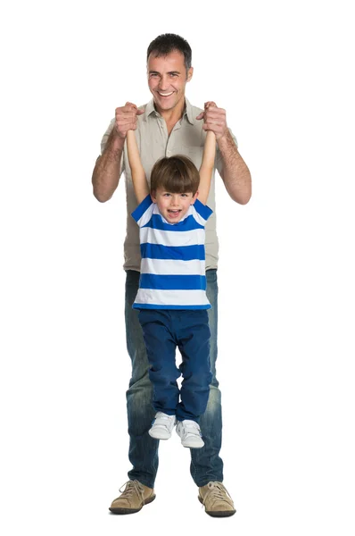 Feliz pai e filho brincando — Fotografia de Stock