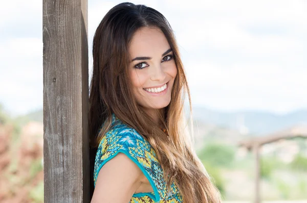 Feliz joven sonriente — Foto de Stock