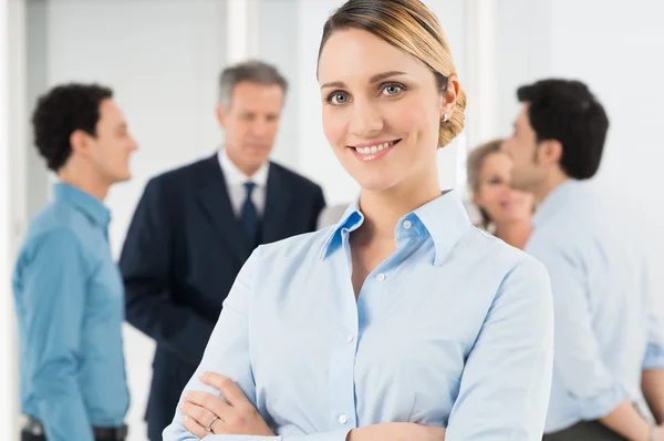 Feliz joven empresaria — Foto de Stock