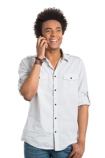 Afrikansk man talar i mobiltelefon — Stockfoto