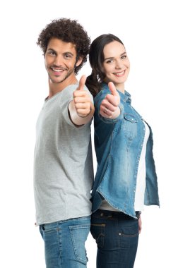 genç bir çift başparmak gösterilen