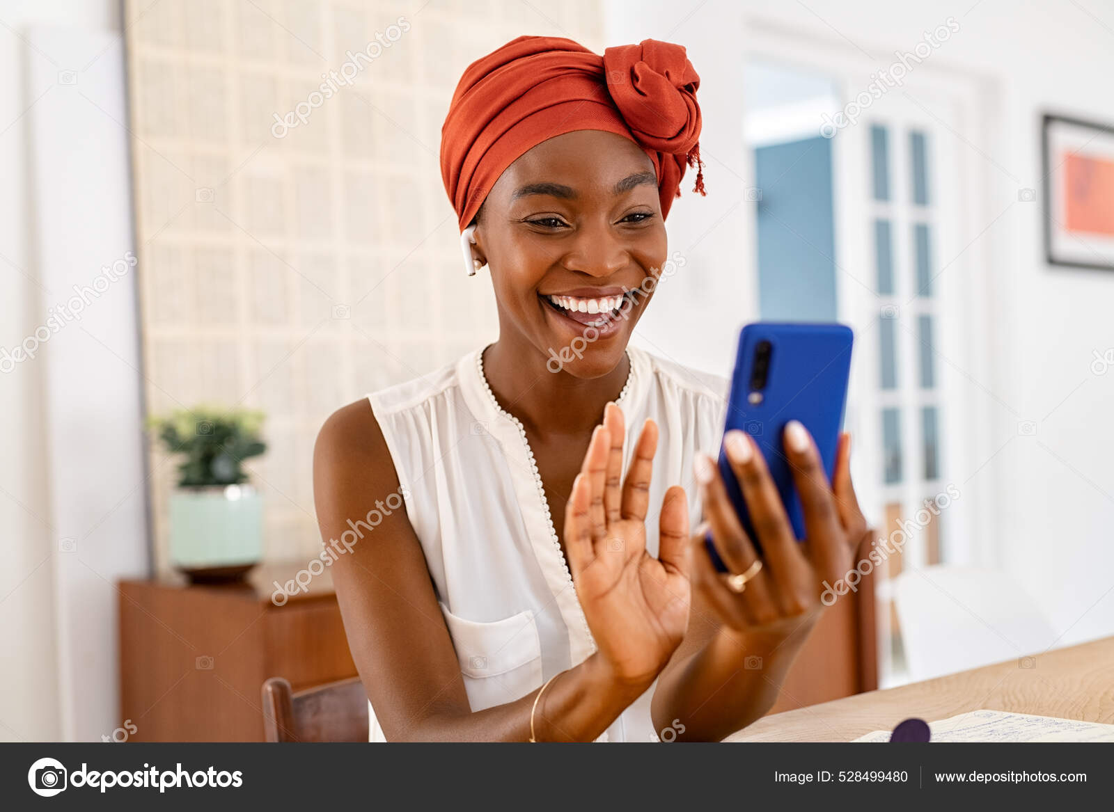 Portrait Smiling African American Woman Waving Hand While Video Call —  Stock Photo © ridofranz 528499480
