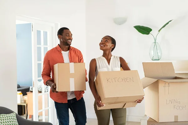 Happy African American Man Beautiful Woman Holding Cardboard Boxes Moving — Stock Photo, Image