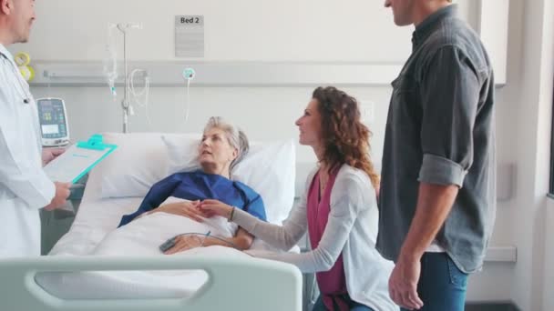 Doctor Holding Clipboard Talking Family Smiling Patient Happy Senior Woman — Stock Video