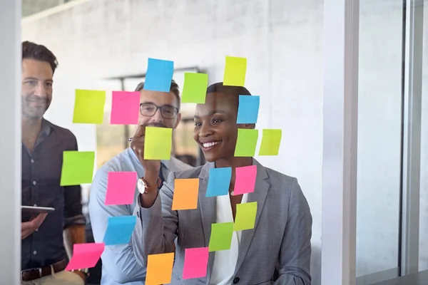 Smiling Black Business Woman Writing Sticky Notes Glass Wall Meeting — 图库照片