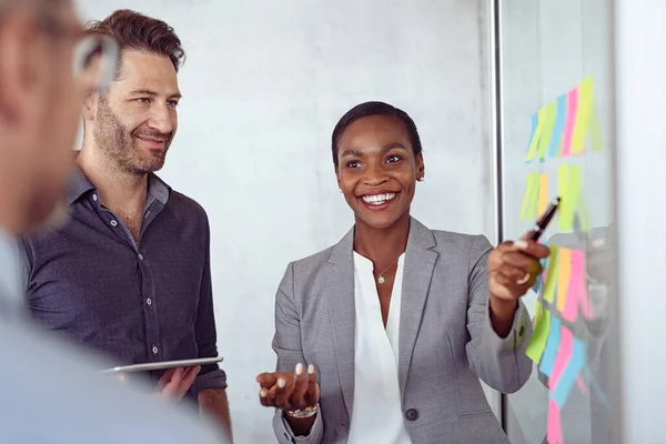 Smiling Black Businesswoman Showing Colorful Sticky Notes Business Team Glass — Foto de Stock