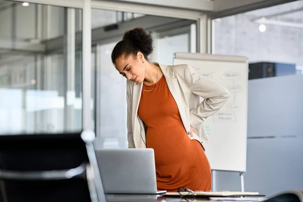 Young Pregnant African American Woman Suffering Pain While Working Office — Zdjęcie stockowe