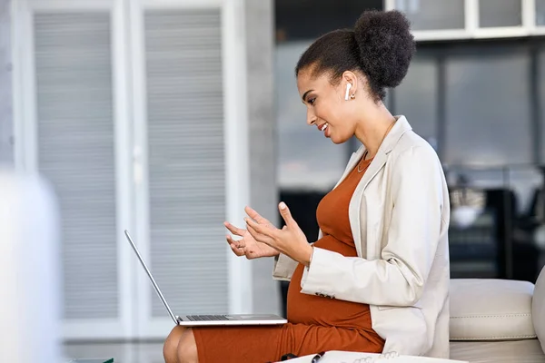 Smiling Business Woman Talking Customer Video Call Using Laptop Earphones — Stok fotoğraf