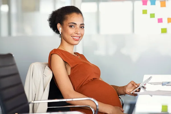 Portrait Smiling Pregnant Business Woman Using Smartphone Doing Video Call —  Fotos de Stock