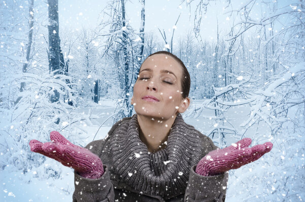 Женщина и снегопад
