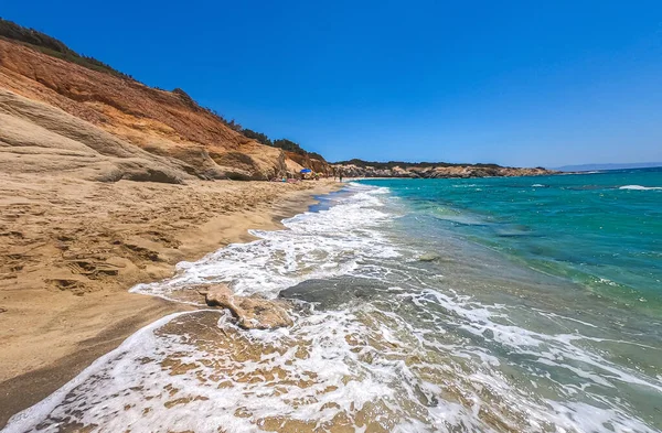 Stranden Vid Cykladerna Naxos Turkosa Vattenstänk Sandstranden Vacker Solig Havsstrand — Stockfoto