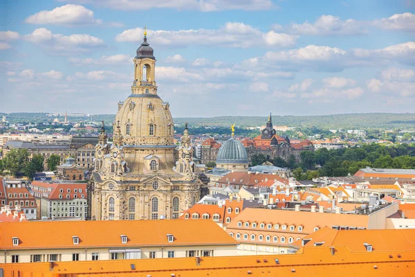 Dresden, Almanya - 28 Haziran 2022: Gemaeldegalerie Alte Meister (Eski Master Galerisi), Dresden State Sanat Koleksiyonlarının bir parçası. Dresdner Zwinger 'da, Semper Opera' nın yanında.