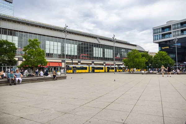Berlin Germany June 2022 View Train Station Alexanderplatz Yellow Tram — Foto de Stock