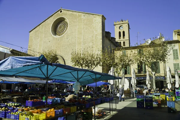 Mercado dominical em Pollenca, 9 de dezembro de 2012 — Fotografia de Stock