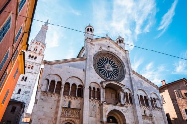 İtalya, Emilia Romagna 'daki Modena' nın güzel manzarası. Antik şehir manzarası ve pazarı.
