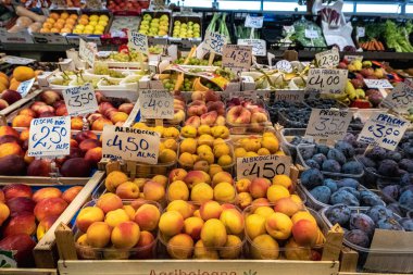 İtalya, Emilia Romagna 'daki Modena' nın güzel manzarası. Antik şehir manzarası ve pazarı.