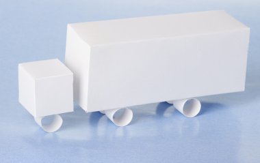kağıttan yapılmış kamyon model