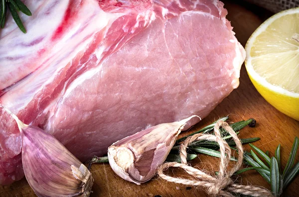 Rauw vlees, vers varkensvlees — Stockfoto