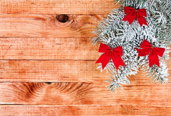 Frontera navideña con decoración, adorno sobre fondo de madera —  Fotos de Stock