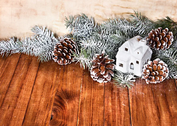 Frontera navideña con decoración, adorno sobre fondo de madera — Foto de Stock