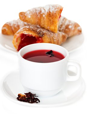 hibiscus çay ve kruvasan kupa
