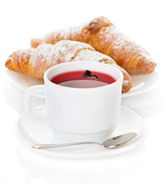 hibiscus çay ve kruvasan kupa