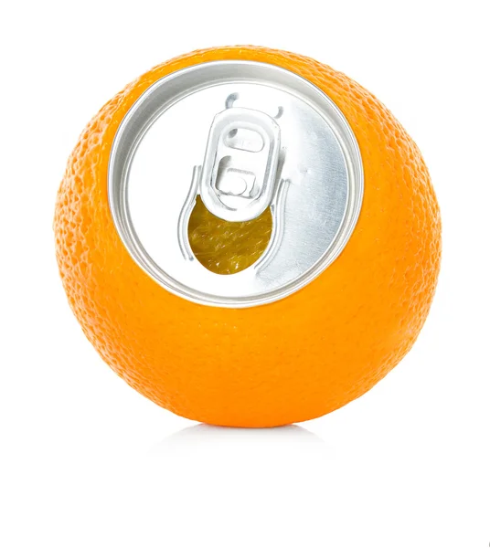 Suco de laranja fresco em uma lata — Fotografia de Stock