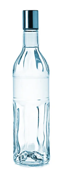 Fles wodka close-up geïsoleerd op witte achtergrond — Stockfoto